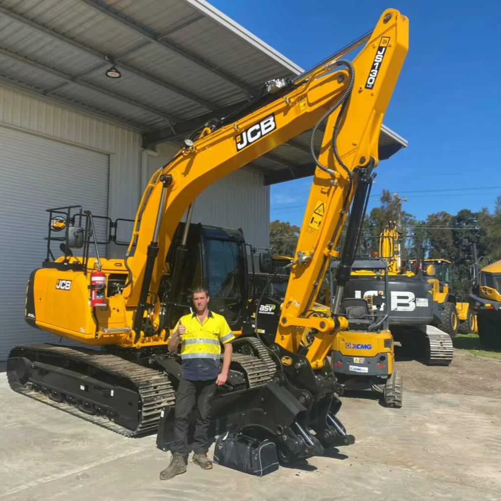 Used JCB 225 Crawler Excavator with Engine Gearbox Pump & Bearing-2023 Model 1000 Ton Operating Weight